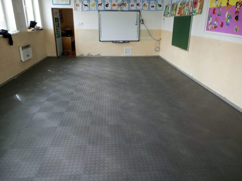 Fußboden für die Grundschule, Slowakei