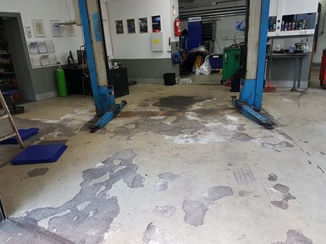 Fußboden in der Autowerkstatt, Tschechien