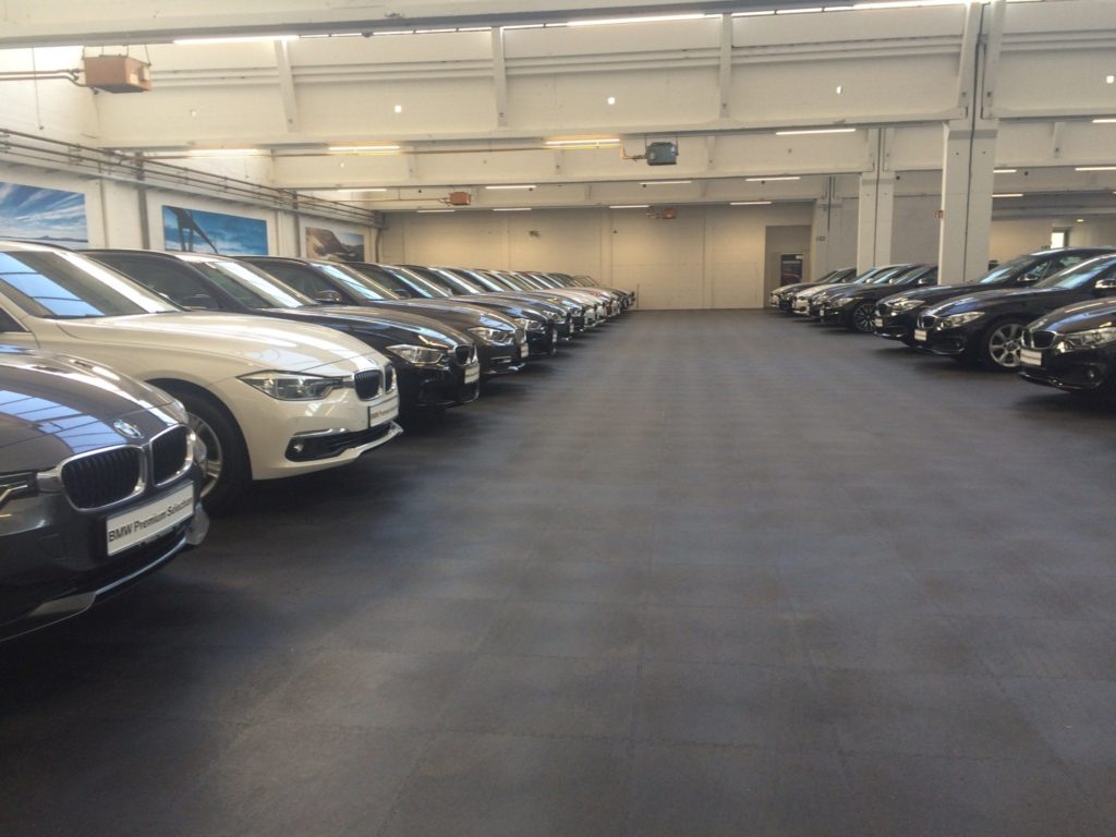 Garagen, BMW Autohändler, Deutschland