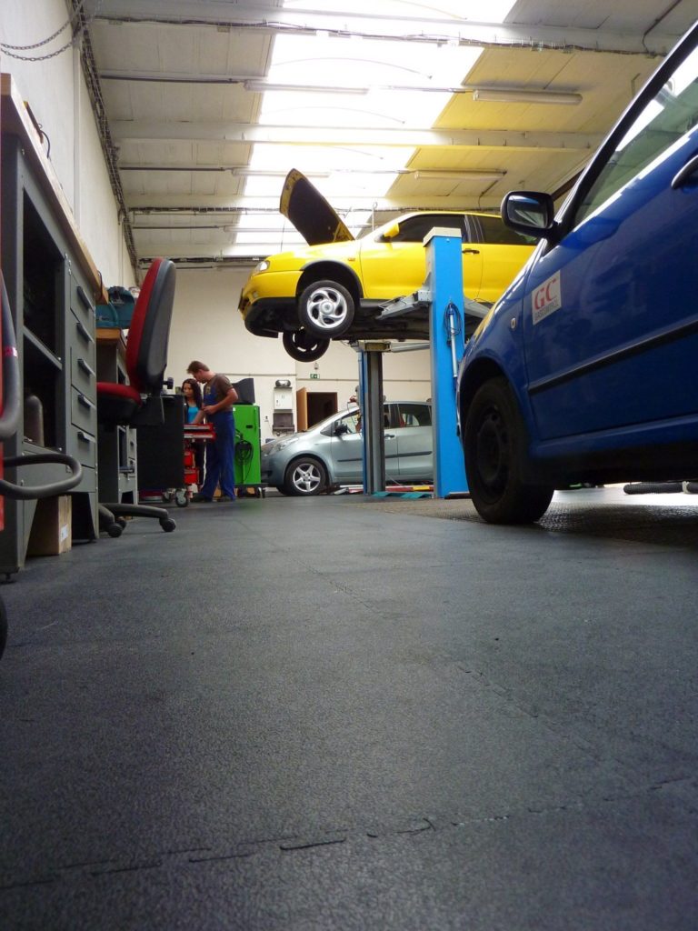 Kfz Werkstätte, Tschechien