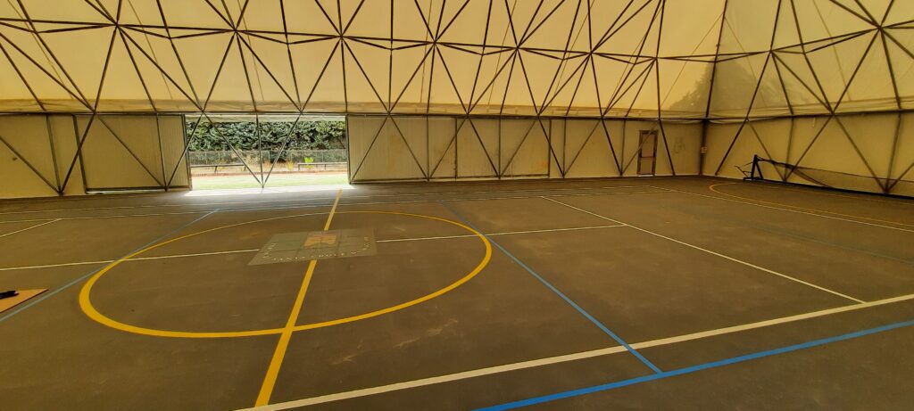 Sporthalle, Italien